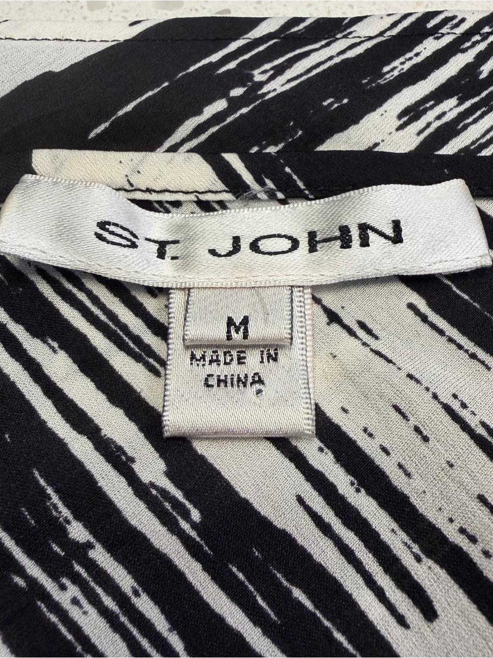 St John Silk Cowl Neck Shell Top Medium Black Cream Abstract Floral Sleeveless - Picture 2 of 11